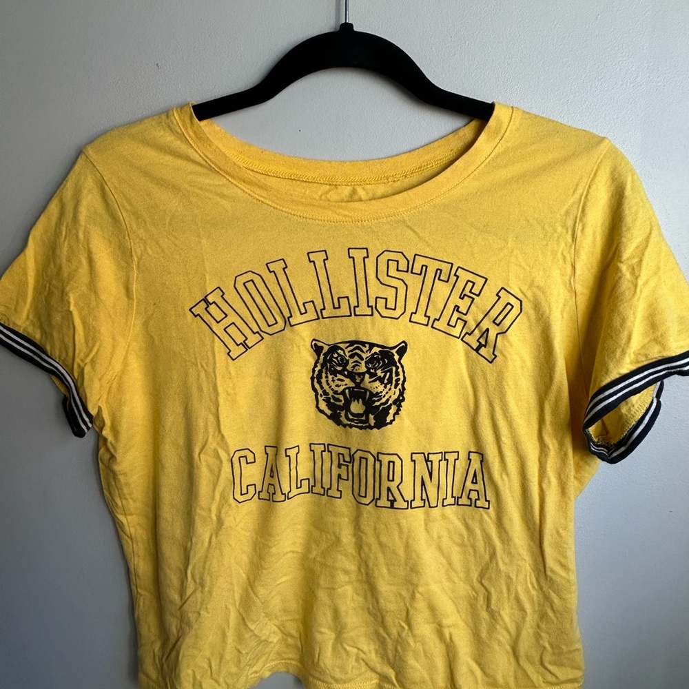 Hollister Yellow Short Sleeve Tee